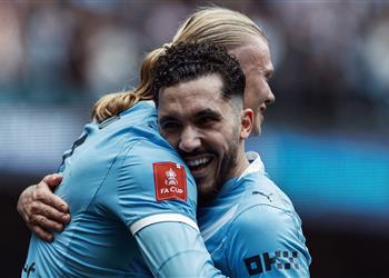 فيديو تصرف غريب من ريان شرقي في مباراة مانشستر سيتي وليفربول