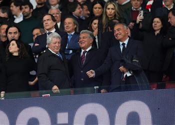 رئيس أتلتيكو مدريد يغازل برشلونة ويحسم مستقبل ألفاريز