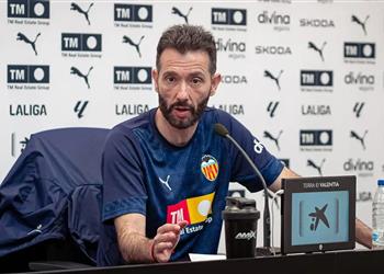 مدرب فالنسيا يراوغ بشأن التعاقد مع أليو ديانج