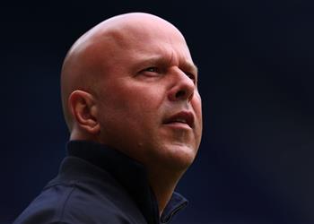 صحيفة إنجليزية سلوت مهدد بالإقالة بعد تصرف جماهير ليفربول أمام مانشستر سيتي