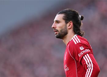 جلين جونسون يدافع عن سوبوسلاي بعد رد فعله تجاه جماهير ليفربول كان يغلي غضب ا