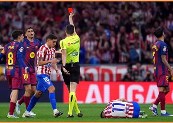 خبير تحكيمي سابق طرد جيرارد مارتن أمام أتلتيكو مدريد خير مثال على ما يجب أن تكون البطاقة الحمراء