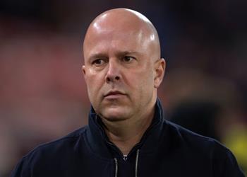 وارنوك سلوت ليس يورجن كلوب ولا يعرف كيف يتعامل مع جمهور ليفربول