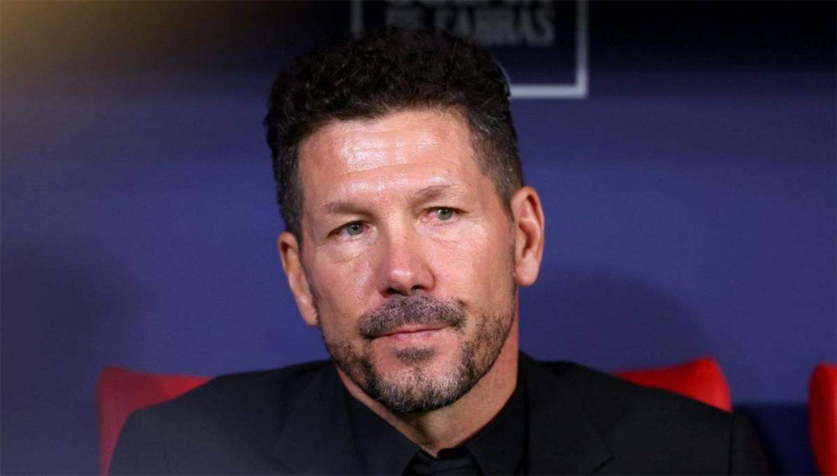 سيميوني يعلق على شغب جماهير برشلونة وتضرر حافلة أتلتيكو مدريد