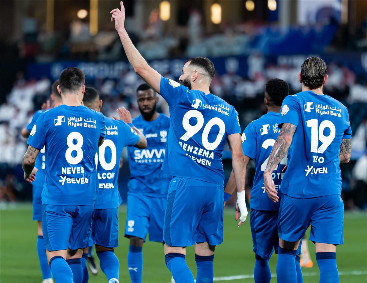 بنزيما يقود الهلال لاكتساح الخلود بسداسية نظيفة في الدوري السعودي