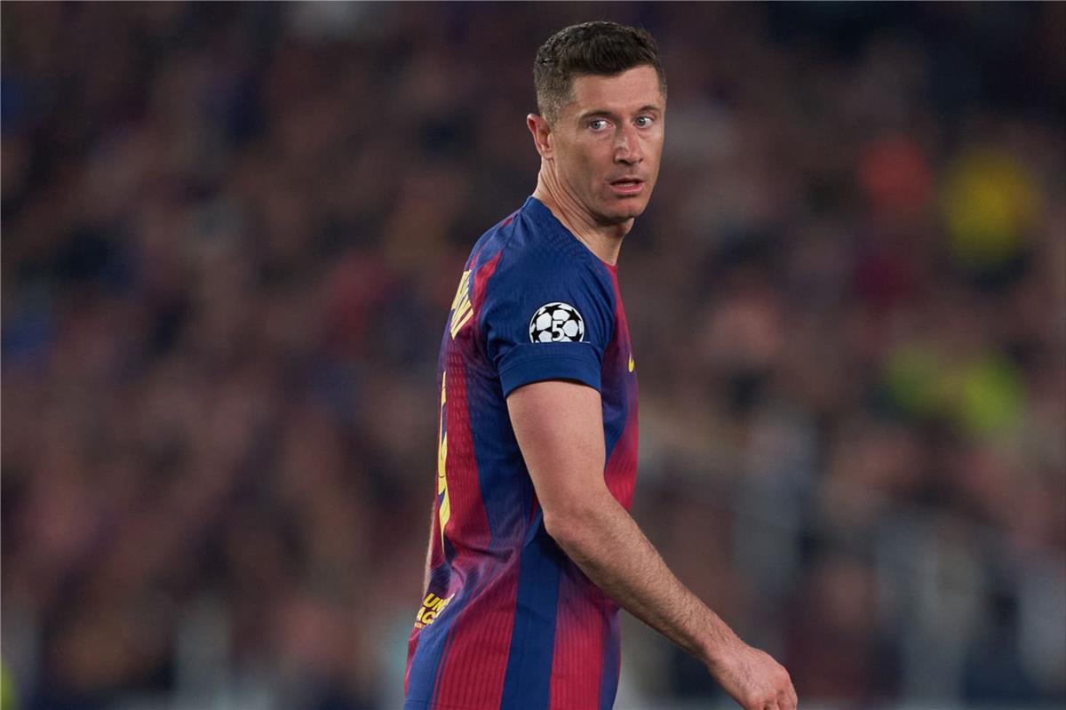 سبورت: ليفاندوفسكي غضب بشدة أمام أتلتيكو.. واجتماع عاجل مع فليك