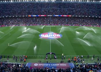 فيديو كرات شاطئ وأقماع جماهير برشلونة تسخر من أربيلوا ولاعب ريال مدريد قبل الكلاسيكو