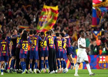 صورة جوارديولا يشارك جماهير برشلونة الاحتفال بلقب الدوري الإسباني