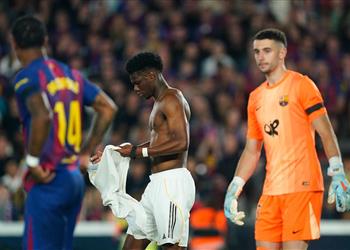 لا يساعد على تحسين صورته تصرف سيء من تشواميني بعد خسارة ريال مدريد أمام برشلونة