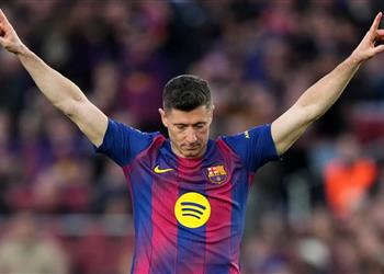 ليفاندوفسكي يلمح لمستقبله مع برشلونة بعد التتويج بالدوري الإسباني