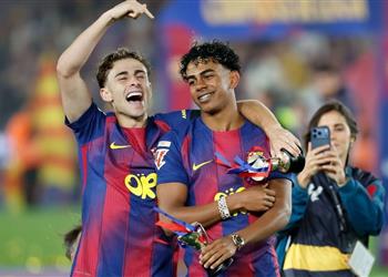 فيديو كيف استفز لامين يامال ريال مدريد في موكب احتفالات برشلونة