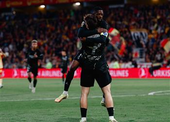 فيديو للمرة 14 في تاريخه باريس سان جيرمان بطل ا للدوري الفرنسي بثنائية أمام لانس