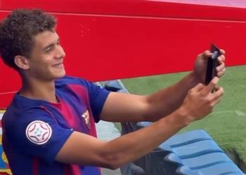 شبكة عالمية جماهير برشلونة توجه رسائل لـ هانز فليك بشأن حمزة عبد الكريم