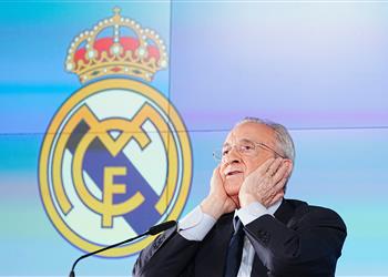 الأزمة مستمرة جدال بين بيريز ومشجعي ريال مدريد في مباراة ريال أوفييدو