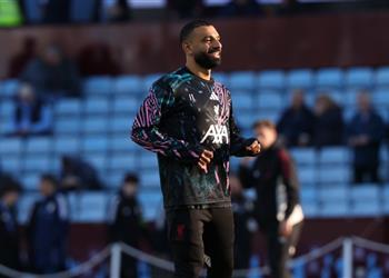 سلوت يبرر تواجد محمد صلاح بديل ا في مباراة ليفربول وأستون فيلا