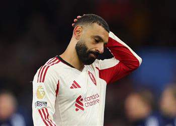 إعجاب وتصفيق رد فعل لاعبي ليفربول تجاه رسالة محمد صلاح القوية بعد الخسارة أمام أستون فيلا