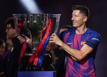 من الدوري الإنجليزي برشلونة يجتمع مع خليفة ليفاندوفسكي