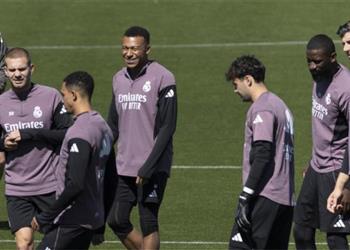 لإحكام غرفة الملابس لاعب ريال مدريد يقترب من تجديد عقده