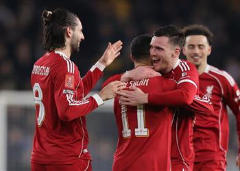 كورتيس جونز يودع محمد صلاح وروبرتسون قبل مباراة ليفربول وبرينتفورد