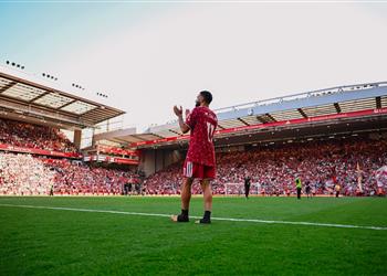 فيديو بالدموع محمد صلاح يودع ليفربول في مشهد مؤثر أمام جمهور الأنفيلد