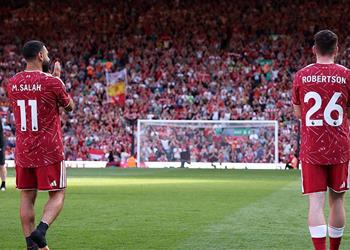 نجم ليفربول يتغنى بـ محمد صلاح وروبرتسون ممتن كثير ا لمشاركة الملعب معكما