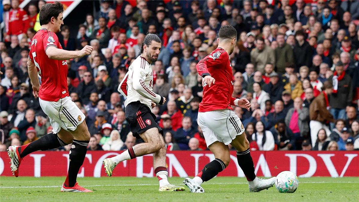 فيديو | سوبوسلاي يسجل هدف ليفربول الأول أمام مانشستر يونايتد