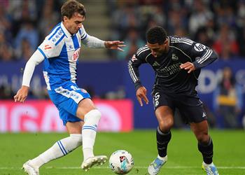 خبير تحكيمي لاعب ريال مدريد أفلت من الطرد أمام إسبانيول