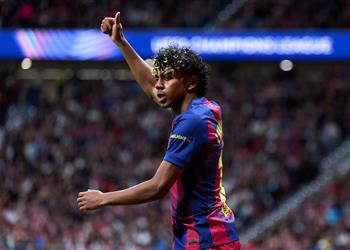 فيديو لامين يامال يفاجئ لاعبي برشلونة قبل مواجهة ريال مدريد