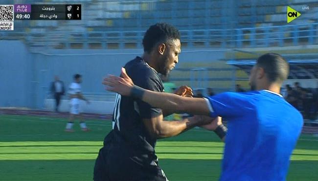 هدف كوميدي في مباراة بتروجيت ووادي دجلة بالدوري المصري