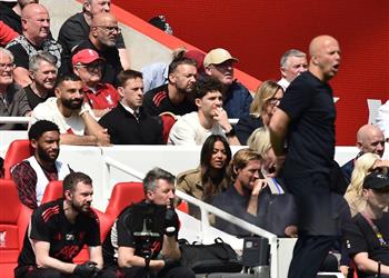 فيديو محمد صلاح يظهر في مقر تدريبات ليفربول قبل مواجهة تشيلسي ويتلقى رسالة رائعة من مشجع