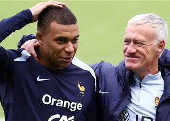 ديشامب يبرر مشاركة مبابي كرأس حربة مع فرنسا قبل كأس العالم