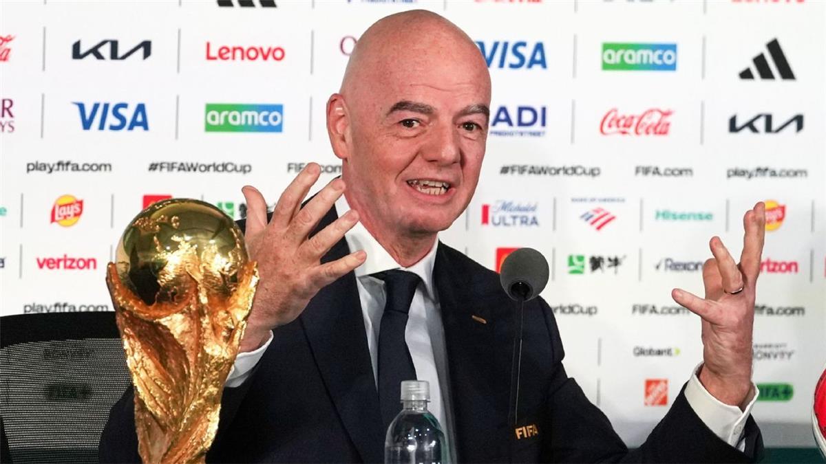 موقع الملاعب : إنفانتينو يستهزئ بـ إيطاليا: ربما يتأهلون إلى كأس العالم حال تواجد 208 منتخبات 