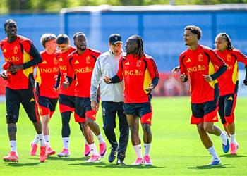 لاعب بلجيكا يحذر منتخب مصر قبل مباراة كأس العالم لا يمكن إيقاف دوكو