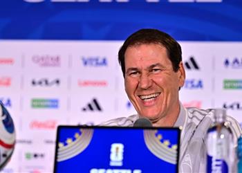 جارسيا منتخب مصر يملك ثنائي ا رائع ا وسأعانق محمد صلاح لكننا خصمان