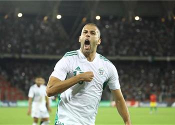 إسلام سليماني ميسي لا يرحم وحكم مباراة الجزائر حماه من الطرد