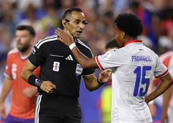 مصطفى غربال يثير غضب جماهير هايتي في كأس العالم وطلبان للفيفا
