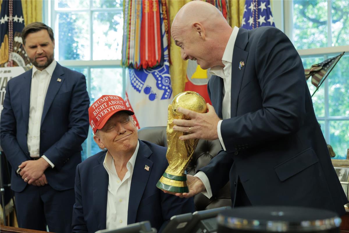 الصالح سبورت : ترامب يثير الجدل: سأترشح لرئاسة شمال إفريقيا من أجل الفوز بـ كأس العالم 