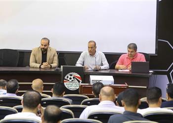اتحاد الكرة يجتمع مع مندوبي المناطق لمناقشة قواعد انتقالات اللاعبين بالموسم الجديد