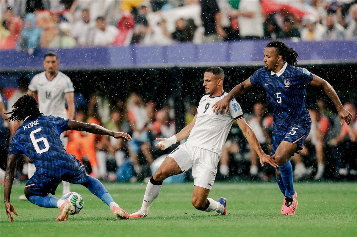مساحات نيوز : عاصفة رعدية تهدد استكمال مباراة فرنسا والعراق في كأس العالم 