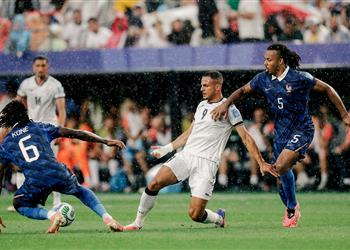 عاصفة رعدية تهدد استكمال مباراة فرنسا والعراق في كأس العالم