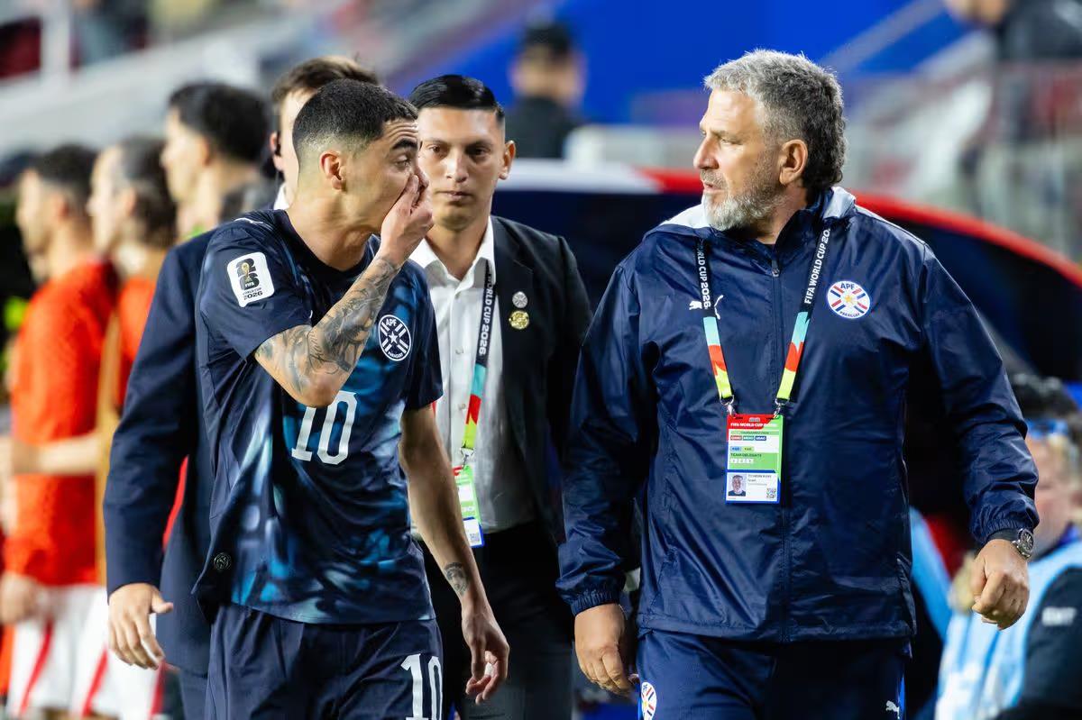 مساحات نيوز : فيفا يعلن عقوبة ألميرون بعد طرده في كأس العالم بسبب قانون فينيسيوس 