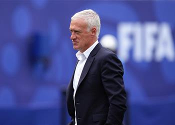 والدة ديشامب تحرمه من قيادة منتخب فرنسا أمام النرويج في كأس العالم