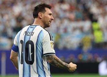 نجم برشلونة يرحب بانضمام ألفاريز ويتحدى ميسي أتمنى مواجهته في نهائي كأس العالم