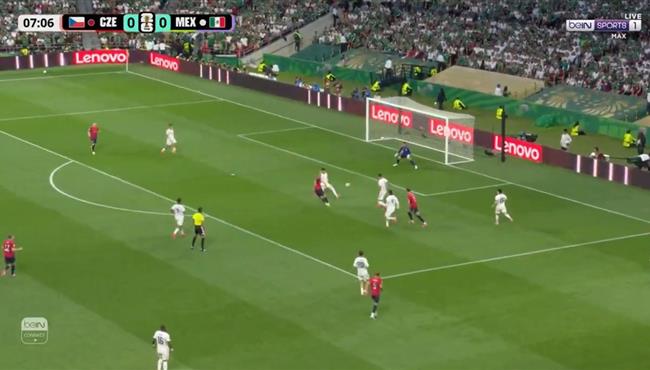 لاعب التشيك يهدر فرصة هدف امام المكسيك بكأس العالم