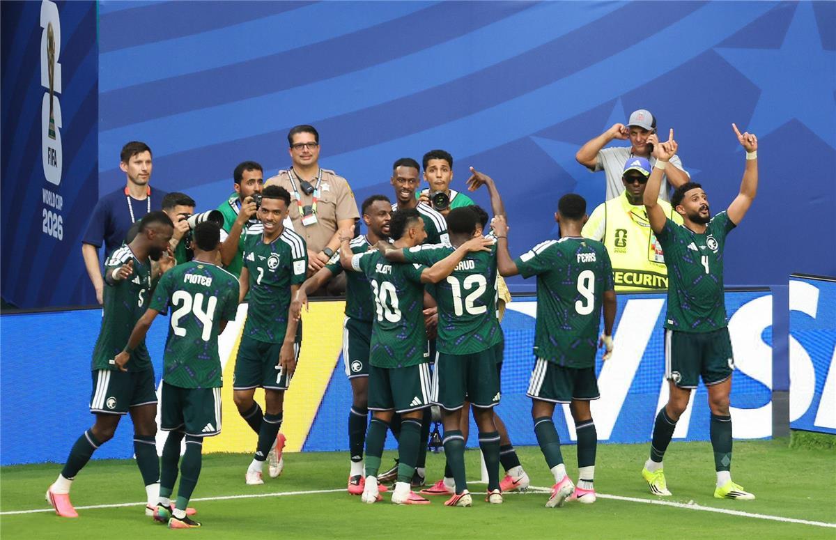 موقع الملاعب : دونيس يعلن تشكيل السعودية أمام الرأس الأخضر في كأس العالم 