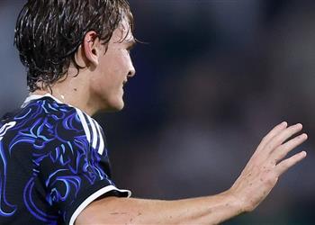 نيكو باز يكشف عن ما تعلمه من ميسي ويؤكد الأجواء في منتخب الأرجنتين مثالية