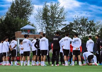 فيفا يعلن إيقاف لاعب منتخب مصر وغيابه أمام أستراليا في كأس العالم