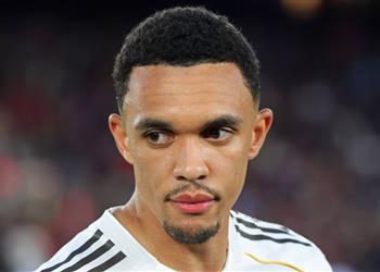 وضع معقد ينتظر أرنولد في ريال مدريد والأمر معلق بشرط انتخابات بيريز