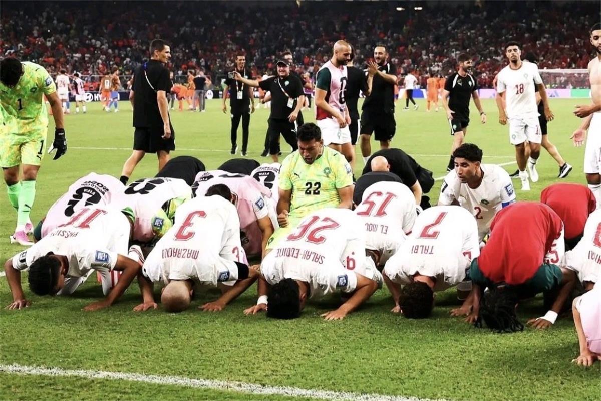 الصالح سبورت : صحف العالم بعد تأهل المغرب على حساب هولندا: كومان أظهر جبنًا أمام منتخب لا يُستهان به 