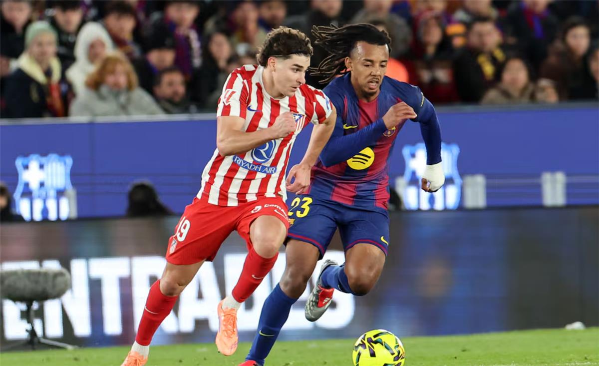 أتلتيكو مدريد يتخذ خطوة قانونية جديدة ضد برشلونة بسبب ألفاريز 